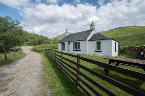 Imagine how peaceful it would be to live out here...