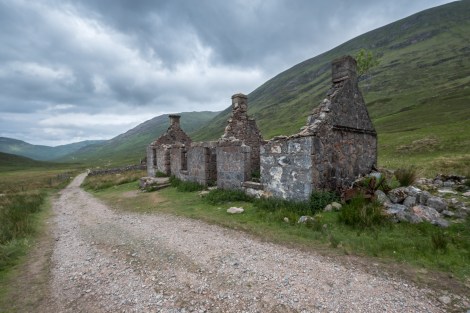 Tigh-na-sleubhaich, Lairig Mor