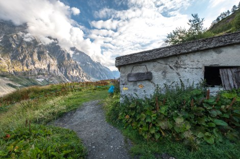 Alp Leche cattle byre between Rifugio Bonatti and Rifugio Giorgio Bertone