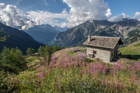 The buildings of Rifugio Giorgio Bertone