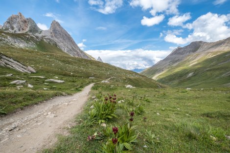 Continuing on through the mountains