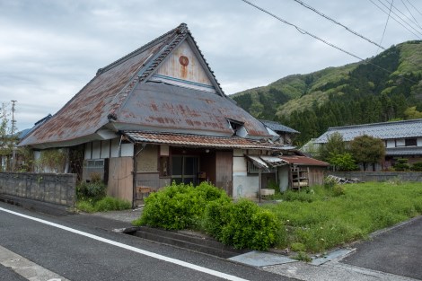 Old houses that once would've had thatched roofs