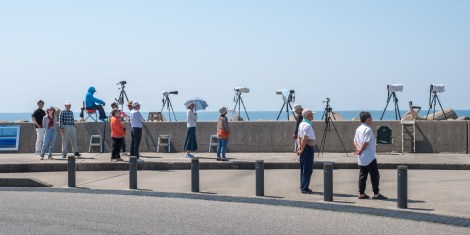 For the life of me, I couldn't see what these photographers could...