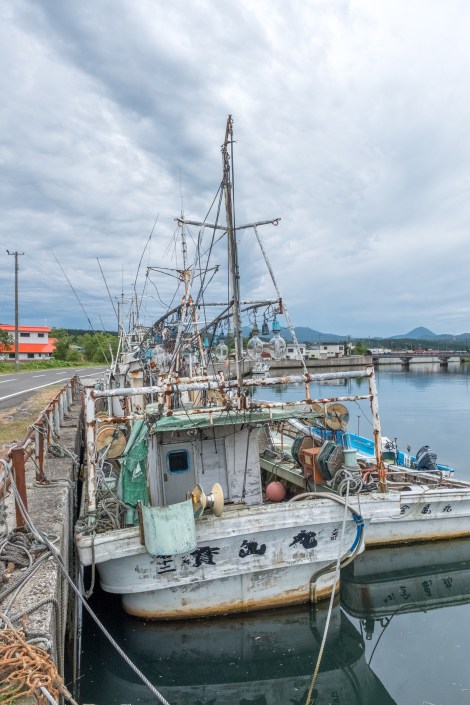 A fishing boat in port near Oma