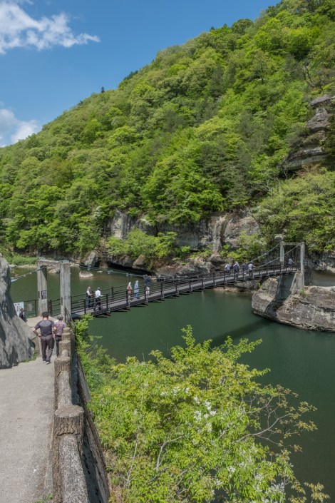 A bridge over the Aga River to Tonohetsuri cliff