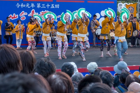 Watching the sparrow dance 'suzume odori' at the Aoba Matsuri, Sendai