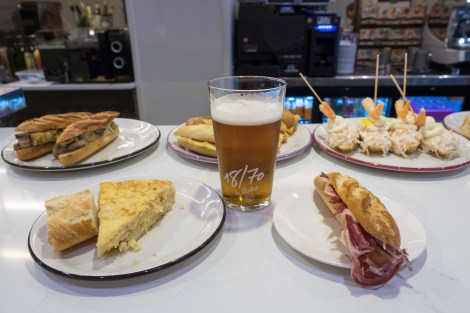 And what better way to start my Camino than a slice of tortilla and a jamon baguette washed down with a cold beer for dinner!