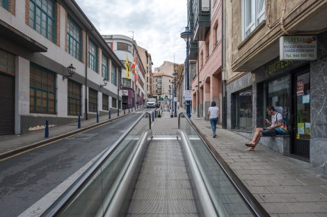 I'm surprised to see escalators in the street in Portugalete