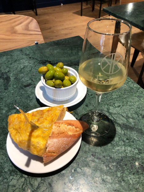 I couldn't find any restaurants open early for dinner, so (another) slice of tortilla, olives and a glass of Albariño will do!