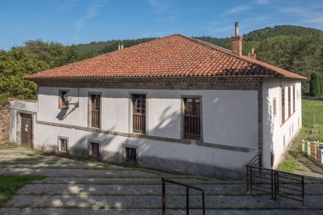 Adjoining the Church of St Mary (Iglesia de Santa María) is this former pilgrims hospital (Old Hospital of the Rosary) used from 1713 to 1811 in Soto de Luiña