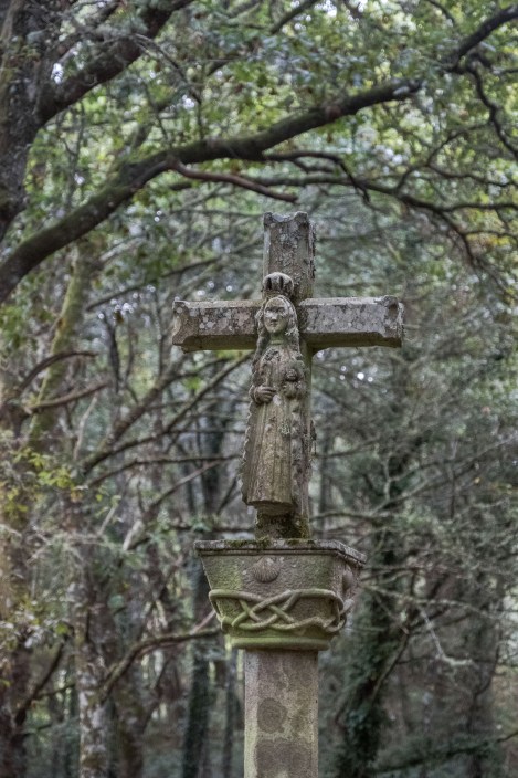 A cross opposite the 14th century Gothic Chapel of St Alberte (Capela do Santo Alberte)