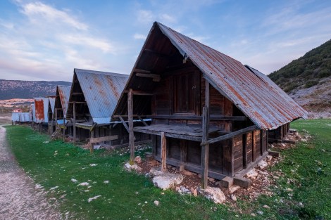 Grain huts at the entrance to Bezirgan