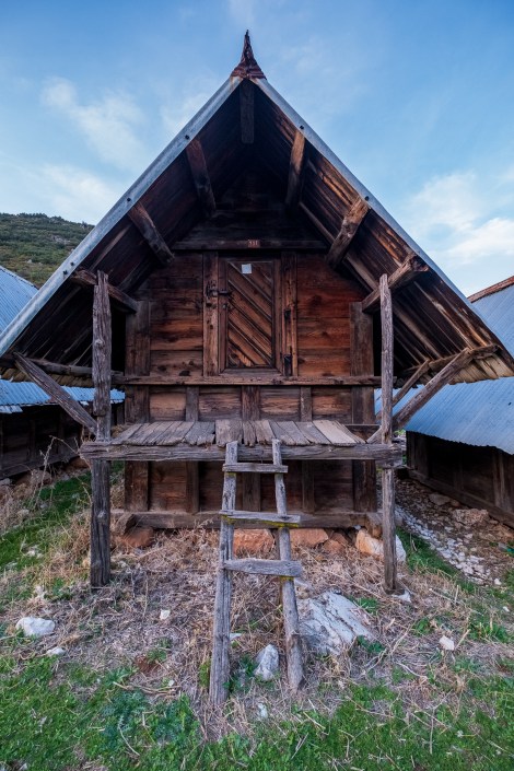 Grain huts (ambar) at the entrance to Bezirgan