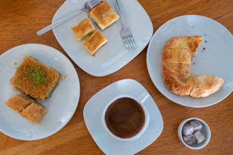Break time at the fanciest café in Finike (and the first one we tried!) Happy as Larry to be having baklava for breakfast :)
